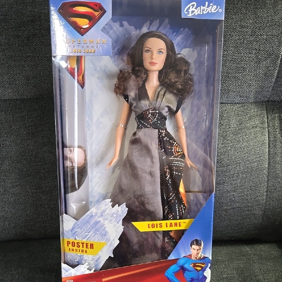 Barbie Superman Lois Lane Doll - Picture 3 of 3